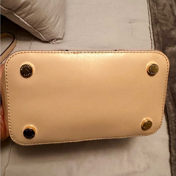 Michael Kors, pastel pink mini bucket bag - Picture 5 of 8